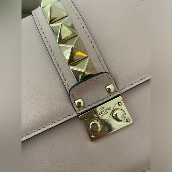 VALENTINO GARAVANI Rockstud Glam Medium Lock Shoulder Poudre Pink Bag Purse - Picture 10 of 14